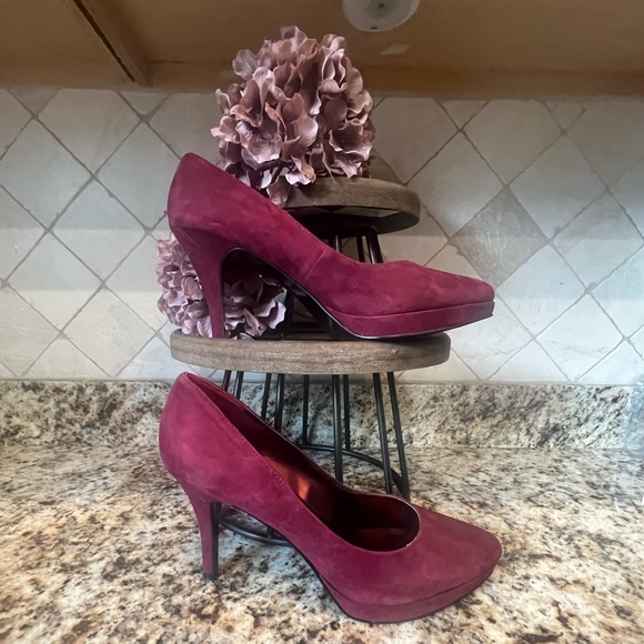 Nine West Suede Wine Heels/Pumps Size 11. - Picture 2 of 6